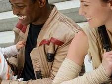 Quand jeunes parents rejouent Star Wars avec photographe