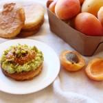 Far breton aux pruneaux Sablés bretons aux abricots poêlés et à la crème de pistache