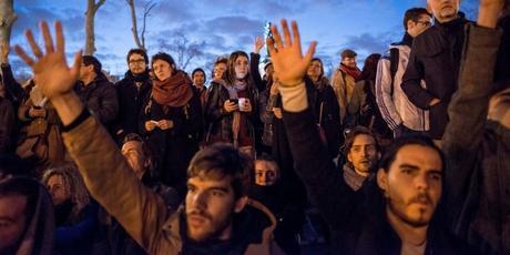La mobilisation Nuit Debout se poursuit à Paris et s'étend dans les villes de France.