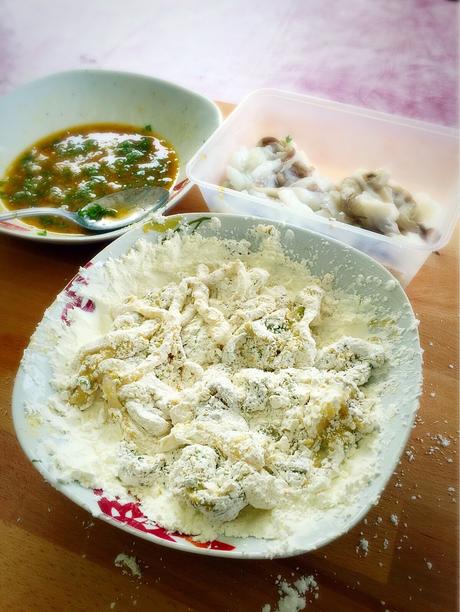 Passer les tentacules dans la farine