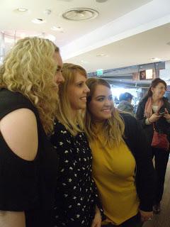 Retour sur la séance de dédicaces de Colleen Hoover au Drugstore Publicis de Paris