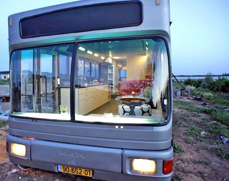 EVASION : Des bus scolaires transformés en habitations roulantes 16