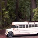 EVASION : Des bus scolaires transformés en habitations roulantes EVASION : Des bus scolaires transformés en habitations roulantes