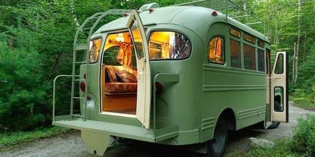 EVASION : Des bus scolaires transformés en habitations roulantes