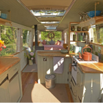 EVASION : Des bus scolaires transformés en habitations roulantes EVASION : Des bus scolaires transformés en habitations roulantes