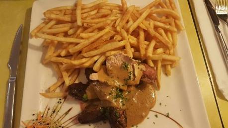 Magret de canard à la sauce au foie gras