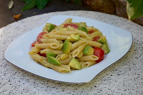 Salade de pâtes tomates avocat