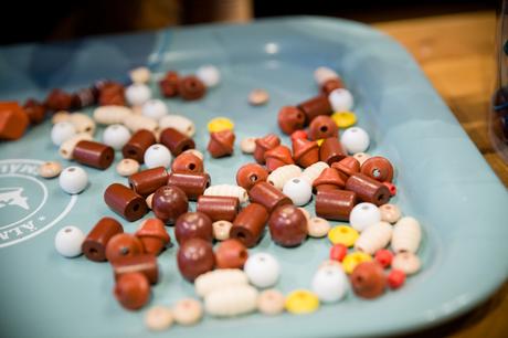 A propos de motricité fine #1 – les perles en bois