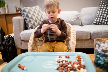 A propos de motricité fine #1 – les perles en bois