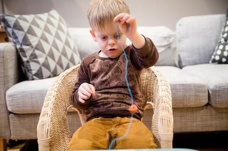 A propos de motricité fine #1 – les perles en bois