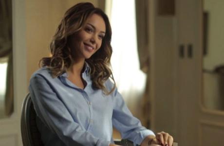 NABILLA ne va plus chez le coiffeur qu’un jour sur deux !