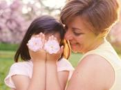 Séance photos mère fille sous cerisiers fleurs Sceaux, photographe parc Sceaux