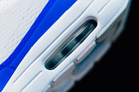 Nike-Air-Max-1-Ultra-Essential-Mini-Swoosh-Racer-Blue-07
