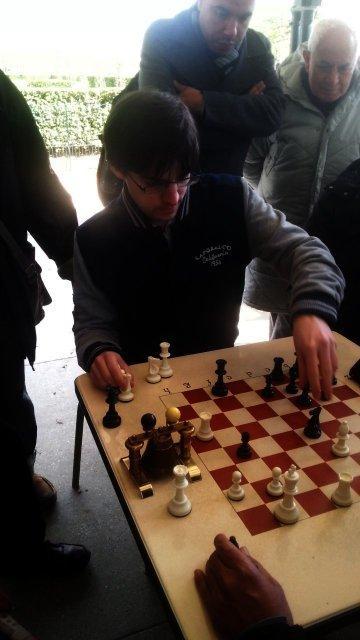 Maxime Vachier-Lagrave blitze au jardin du Luxembourg à Paris - Photo © ChessBase