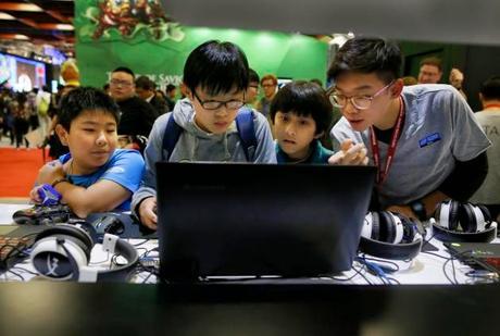 Taïwan : 1400 euros d'amende pour les parents si les enfants restent trop le nez sur leurs écrans !!