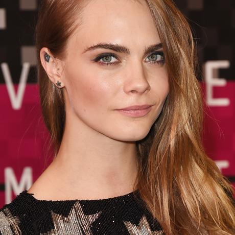 CARA DELEVINGNE : Nouvelle égérie RIMMEL