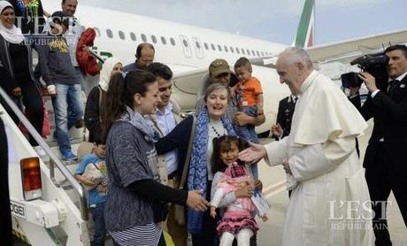 six-enfants-de-refugies-et-leurs-parents-sont-repartis-avec-le-pape-en-direction-du-vatican-ou-ils-seront-heberges-photo-afp-1460837155