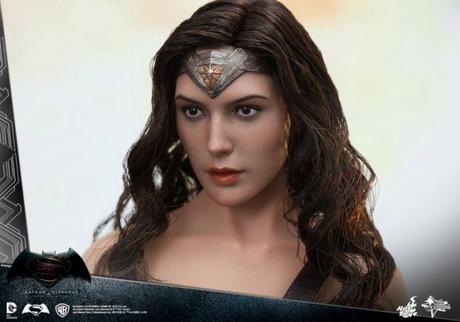 ht-wonder-woman-04-1024x717-620x434 Hot Toys dĂŠvoile une figurine pour Wonder Woman