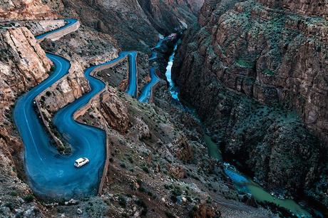 In the Gorges du Dades there are some breathtaking bends between walls of rock