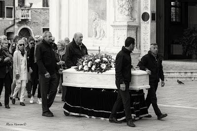 Les funérailles de Fulvio Roiter à Venise