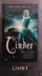 les-chroniques-lunaires,-tome-1---cinder-774138