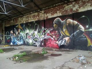 Graff dans un entrepôt abandonné à Sheffield.