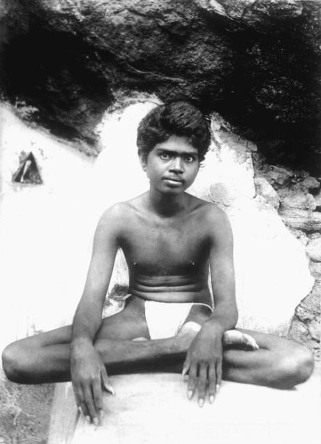 Sri_Ramana_Maharshi_in_1902