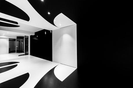 Conseilsdeco-architectes-architecture-interieur-Stephane-Malka-Nouvelle-Heloise-AgoraTic-formations-digitales-bureaux-reunions-futuriste-monochrome-04