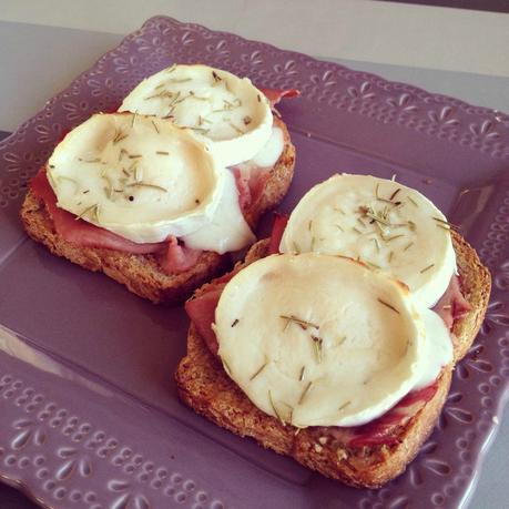 Tartine chèvre jambon de Bayonne miel
