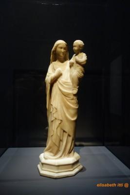 Andrea Pisano Vierge à l’Enfant vers 1335 Albâtre, 36 cm (hauteur) Budapest, musée des Beaux-Arts © Musée des Beaux-Arts, Budapest 2016