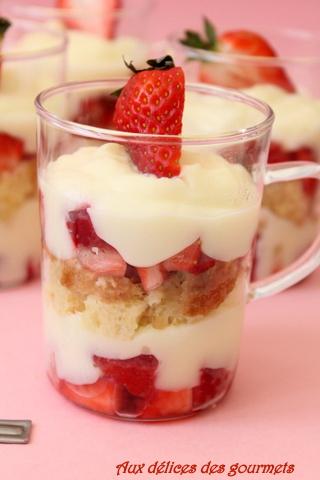 VERRINES AUX FRAISES