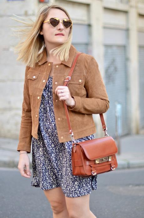 La petite veste en daim La petite veste en daim