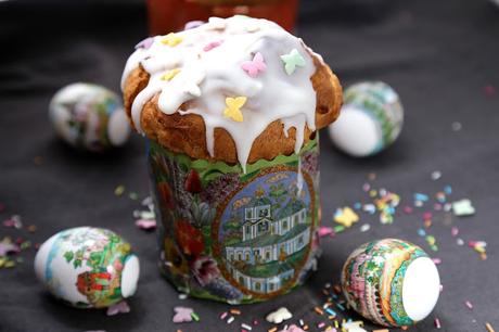 Koulitch russe et rues de Moscou pour Pâques orthodoxe