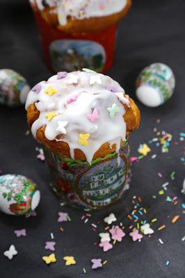 Koulitch russe et rues de Moscou pour Pâques orthodoxe