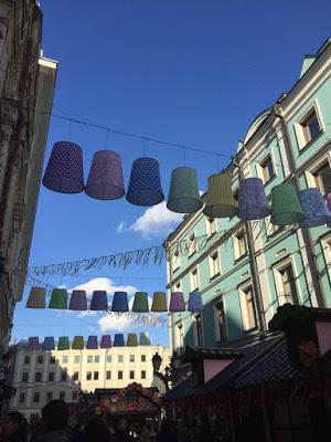 Koulitch russe et rues de Moscou pour Pâques orthodoxe