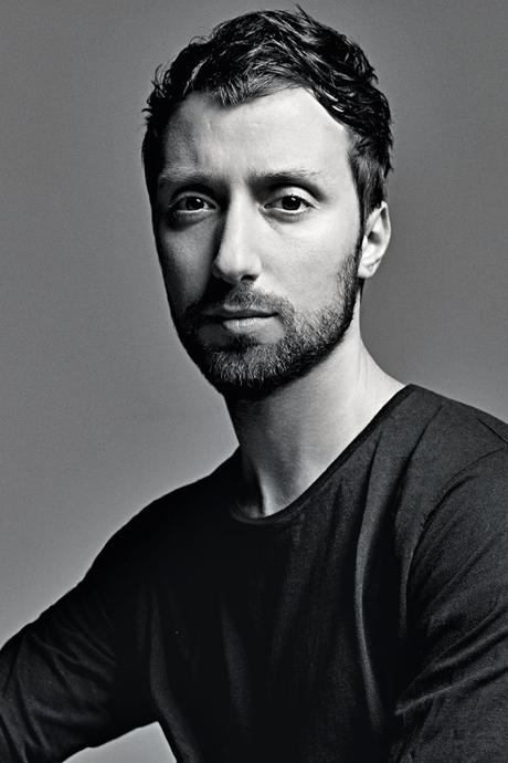Yves Saint Laurent nomme Anthony Vaccarello Directeur Artistique