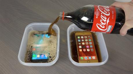 Samsung-Galaxy-S7-Edge-vs-iPhone-6S-Plus-coca-cola