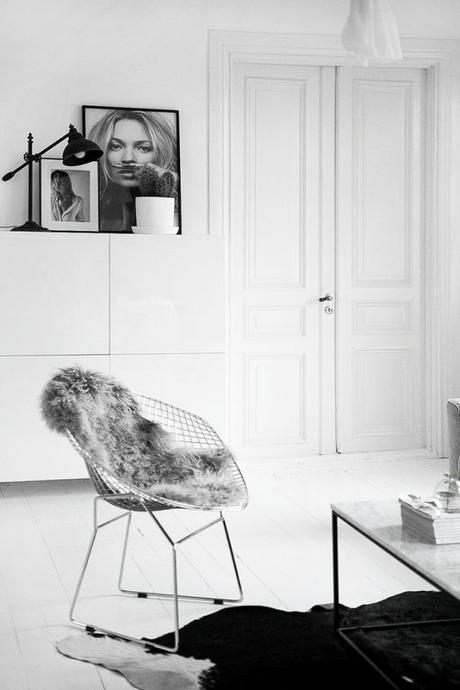 chaise diamond bertoia affiche kate moss moustache noir et blanc