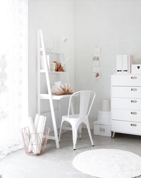 bureau chambre enfant chaise tolix blanche