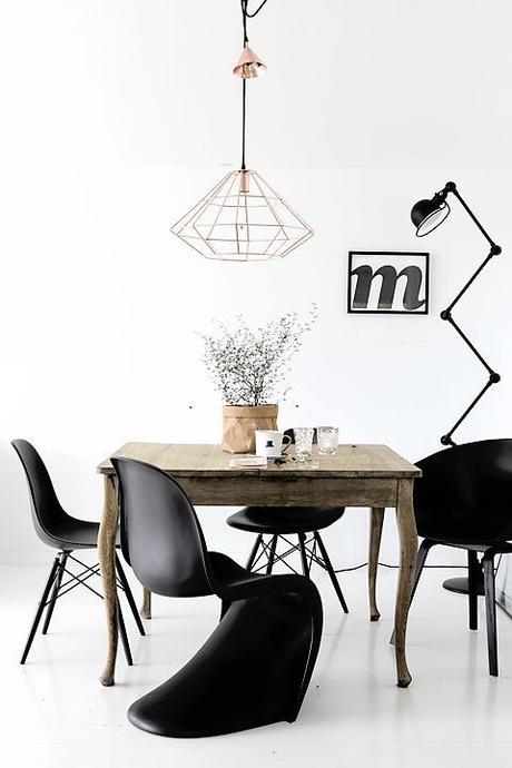 esprit scandinave avec salle a manger chaises eames et panton noir