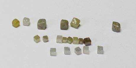 diamant bruts de couleur 