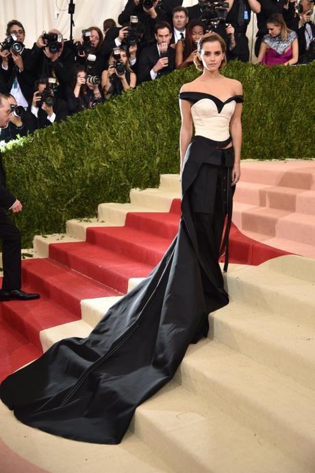 Emma Watson robe fabriquée en plastique recyclée