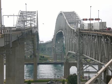 Le pont qui relie le Canada aux USA