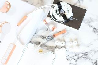 Packaging et accessoire Ecouteurs Rose Gold Blanc Sudio Sweden code promo et playlist Spotify