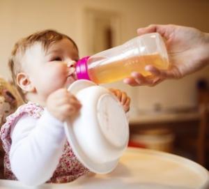 RÉHYDRATATION de l'ENFANT: Les mérites d'un simple jus de pomme  – JAMA