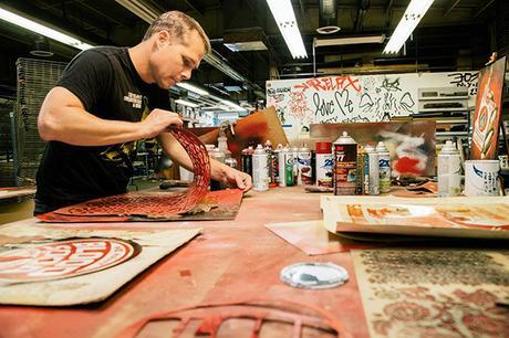 Obey à Art Rock : dans l’atelier du Géant