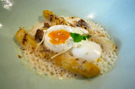 œuf mollet, asperges, morilles © P.Faus