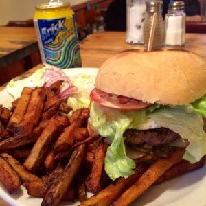 Burger Le Blanc avec les fameuses frites