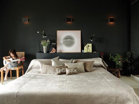 Collectif Project Inside / Couleur foncée dans la chambre /