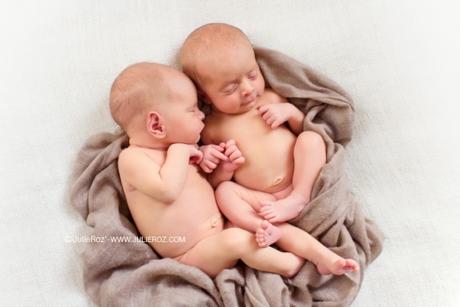 Séance photo bébé jumeaux domicile 94, photographe spécialiste nouveau-nés naissance Paris_1